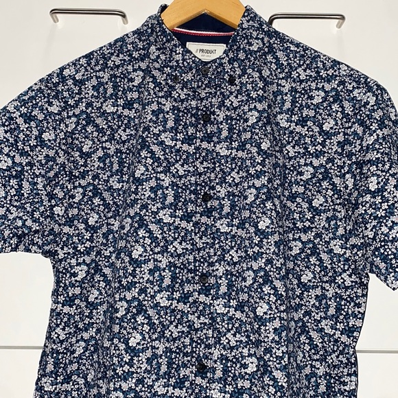 Great floral detail - Picture 3 of 9